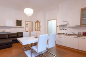 Central apartment De Angeli charm residence